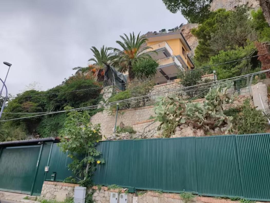Appartamento In Villa Con Accesso Al Mare, Vista Mozzafiato Palermo Exterior foto