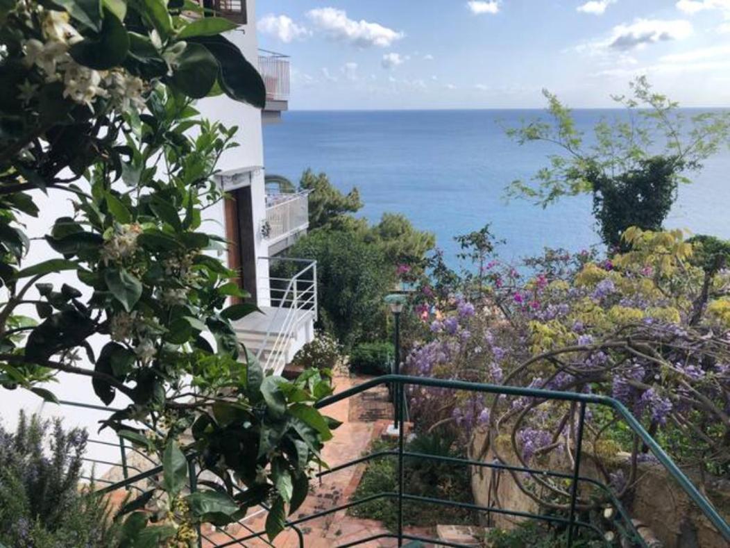 Appartamento In Villa Con Accesso Al Mare, Vista Mozzafiato Palermo Exterior foto
